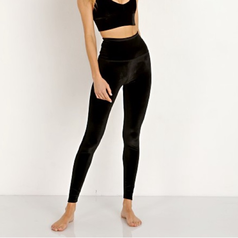 BEYOND YOGA black velvet yoga pants. Size small.
